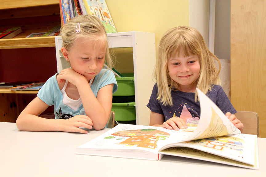 Foto: Heidi M. Skjebstad Jenter i klasserom