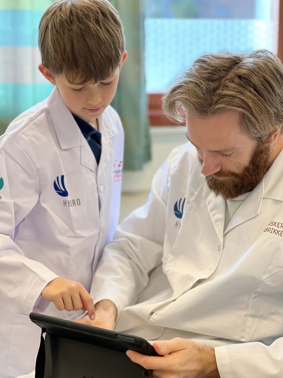 Lego WeDo bruker blokkbasert programmering som er lett å lære.