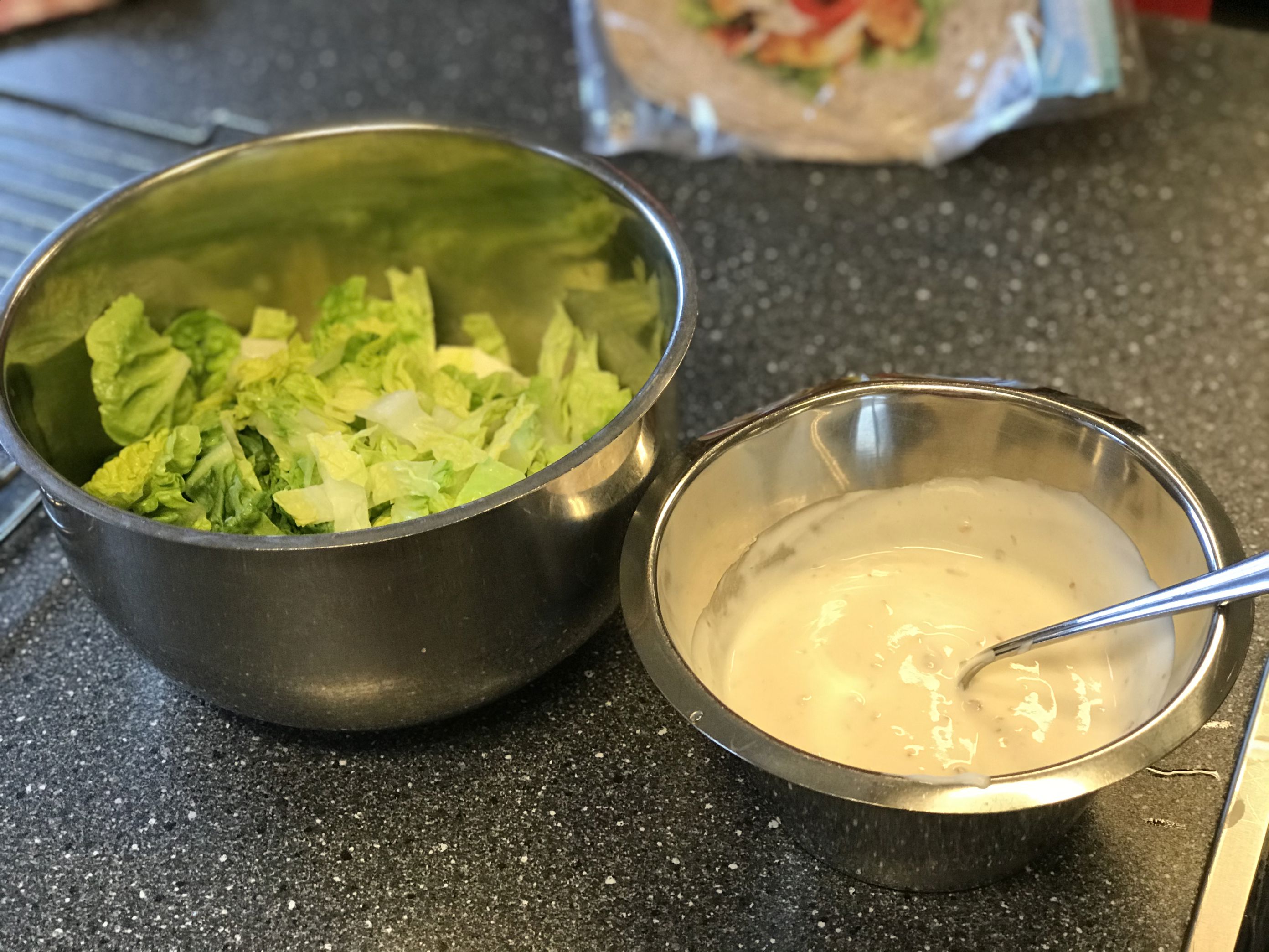 Salat og urtemajones.