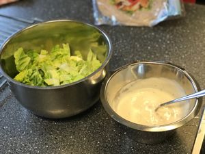 Salat og urtemajones.