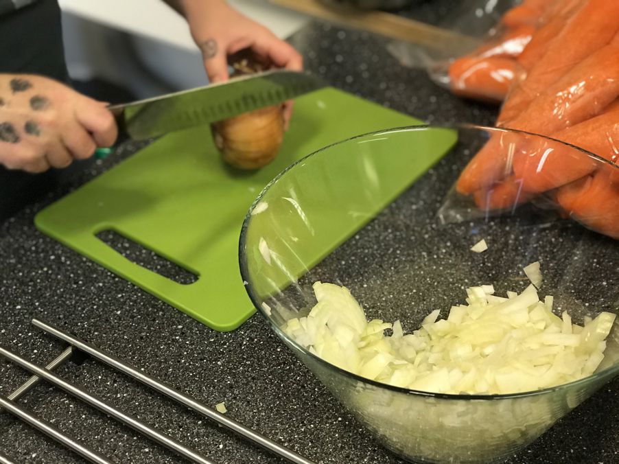 Det er viktig med skarpe kniver på kjøkkenet.